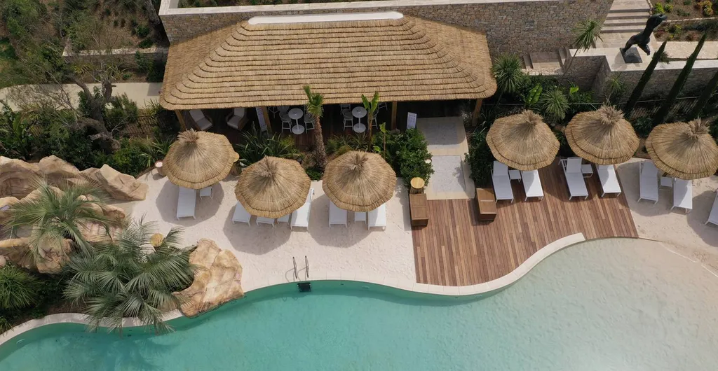 Margelle de Piscine de L'Hôtel Du Mas De Pierre