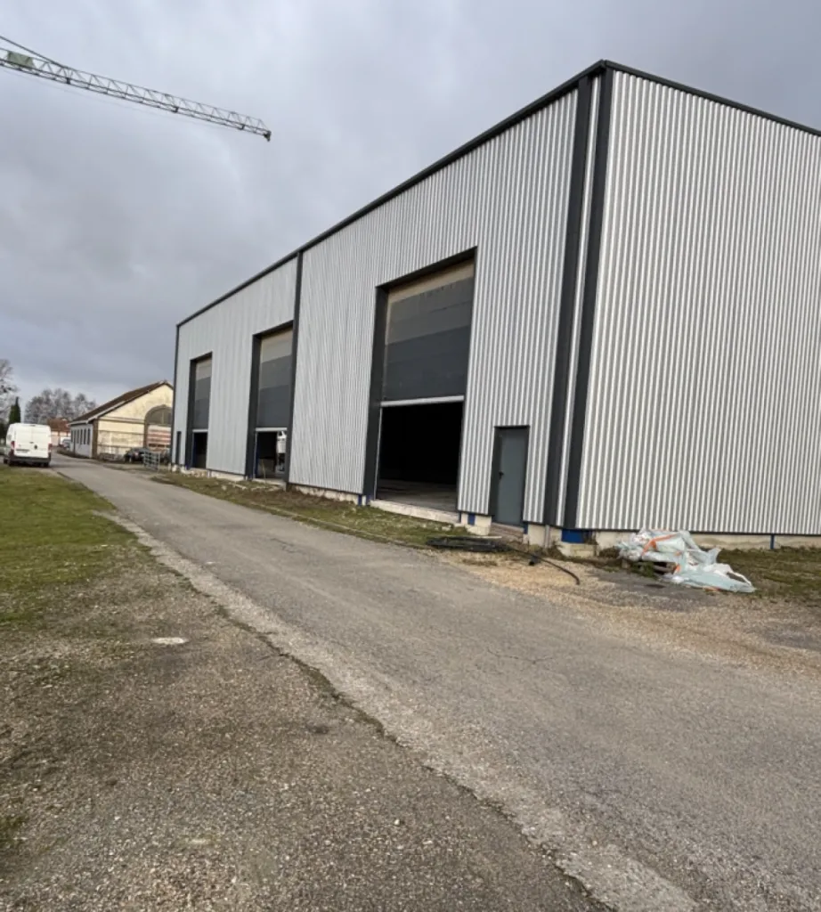 TANCARVILLE  - Bâtiment neuf de 850 m² avec bureaux