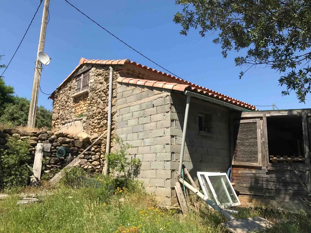Facade en Pierre taillée sur une Rénovation à Olargues dans les Hauts Cantons près de Saint-Pons de Thomières et Béziers