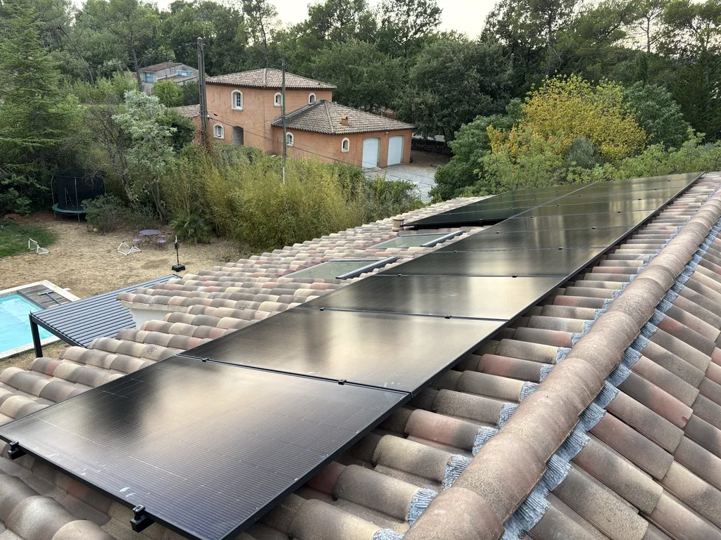 Installation de panneaux photovoltaïques premium 9,5 kWc en autoconsommation à Garéoult dans le Var pour réduire durablement vos factures
