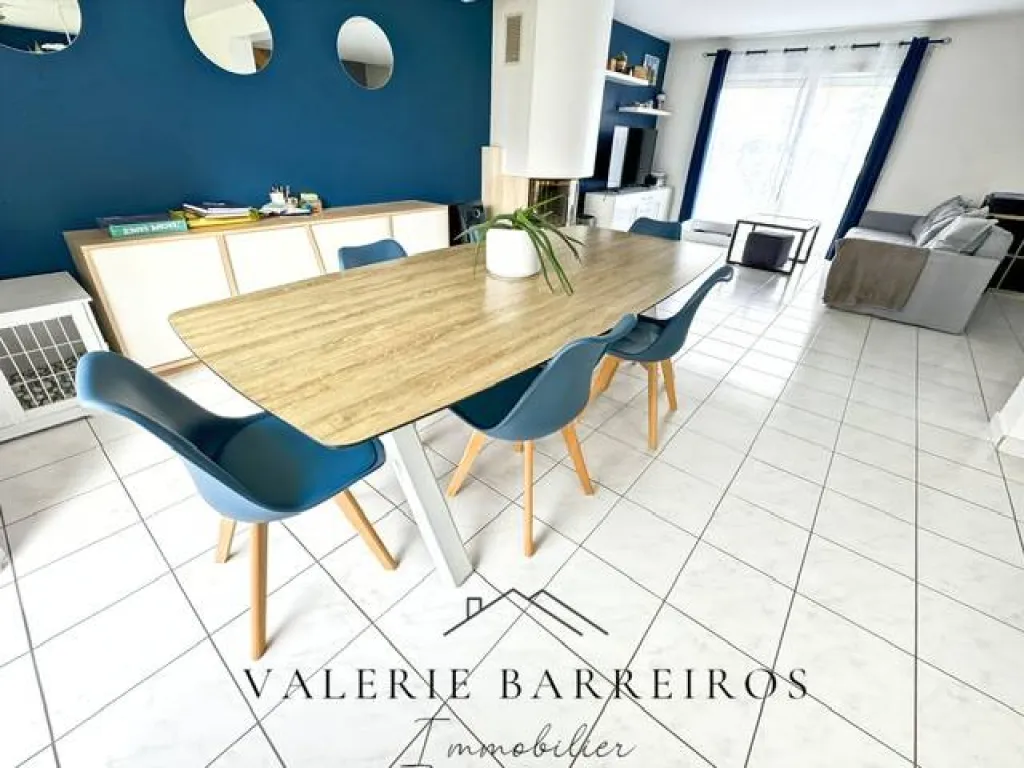 A saisir pavillon contemporain de 125 m² édifiée sur 1211 m² de terrain sur la commune de LA SAUSSAYE 27370