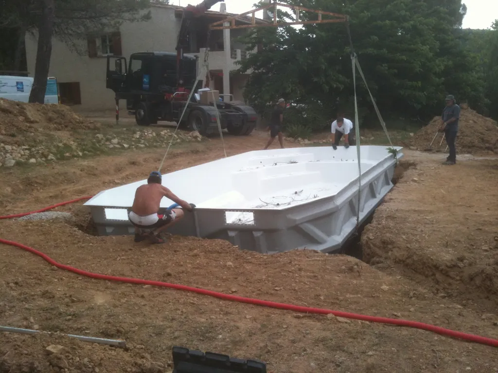 installation d'une coque alliance piscines sur rocbaron (var)