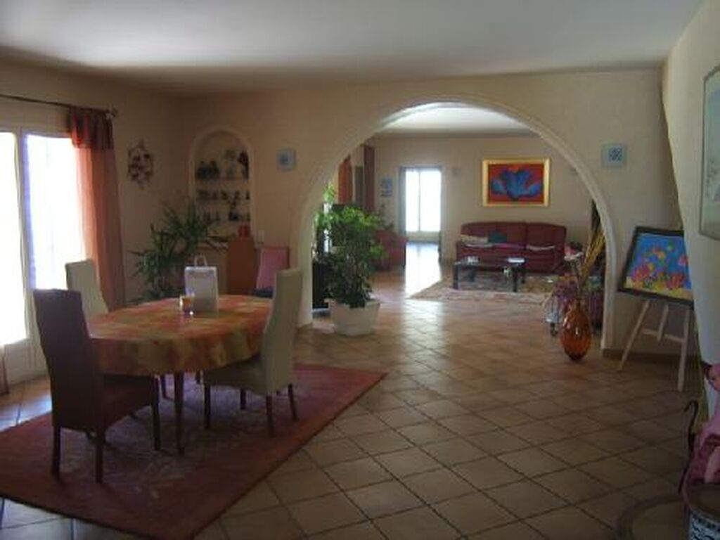 Vente maison  6/7 Auriol quartier résidentiel avec grand garage et cave