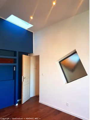 Cabinet d'architecte d'intérieur pour créer une verrière sur mesure en rénovation ou aménagement à Marseille bleu luminaire  tete de lit verrière losange marseille 13011