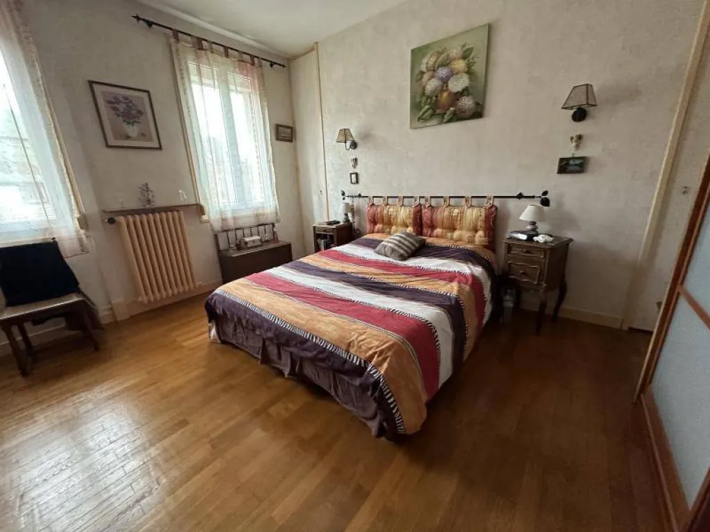 A vendre belle MAISON BOURGEOISE de 165 m² habitables édifiée sur 645 m² de terrain