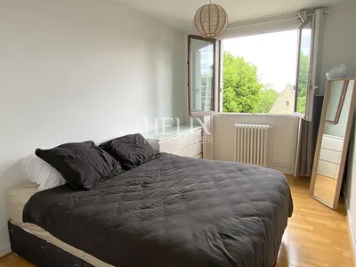 Le Pecq Place Royale- appartement traversant 4 pièces de 67.25 m2