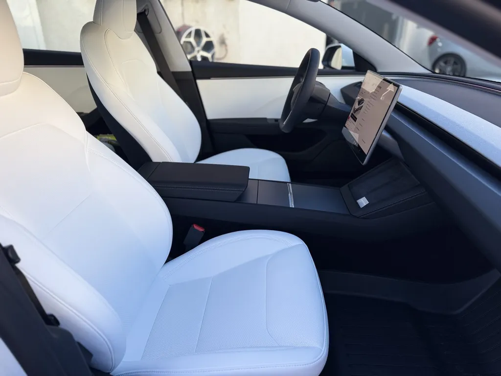 Traitement Céramique sur cette magnifique Tesla model 3 2025 à Carnoux proche de Marseille et d'Aubagne