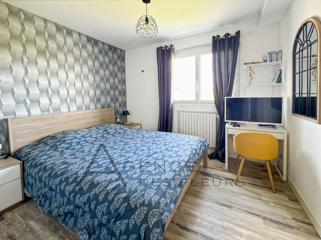A vendre maison de 185 m² édifiée sur un terrain de 3249 m² située dans la commune ST PIERRE DES FLEURS 27370