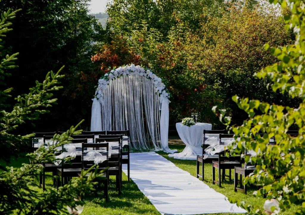 Choisissez une décoration raffinée et minimaliste pour donner une ambiance convivial à votre organisation de mariage signé My Event' By Jenny