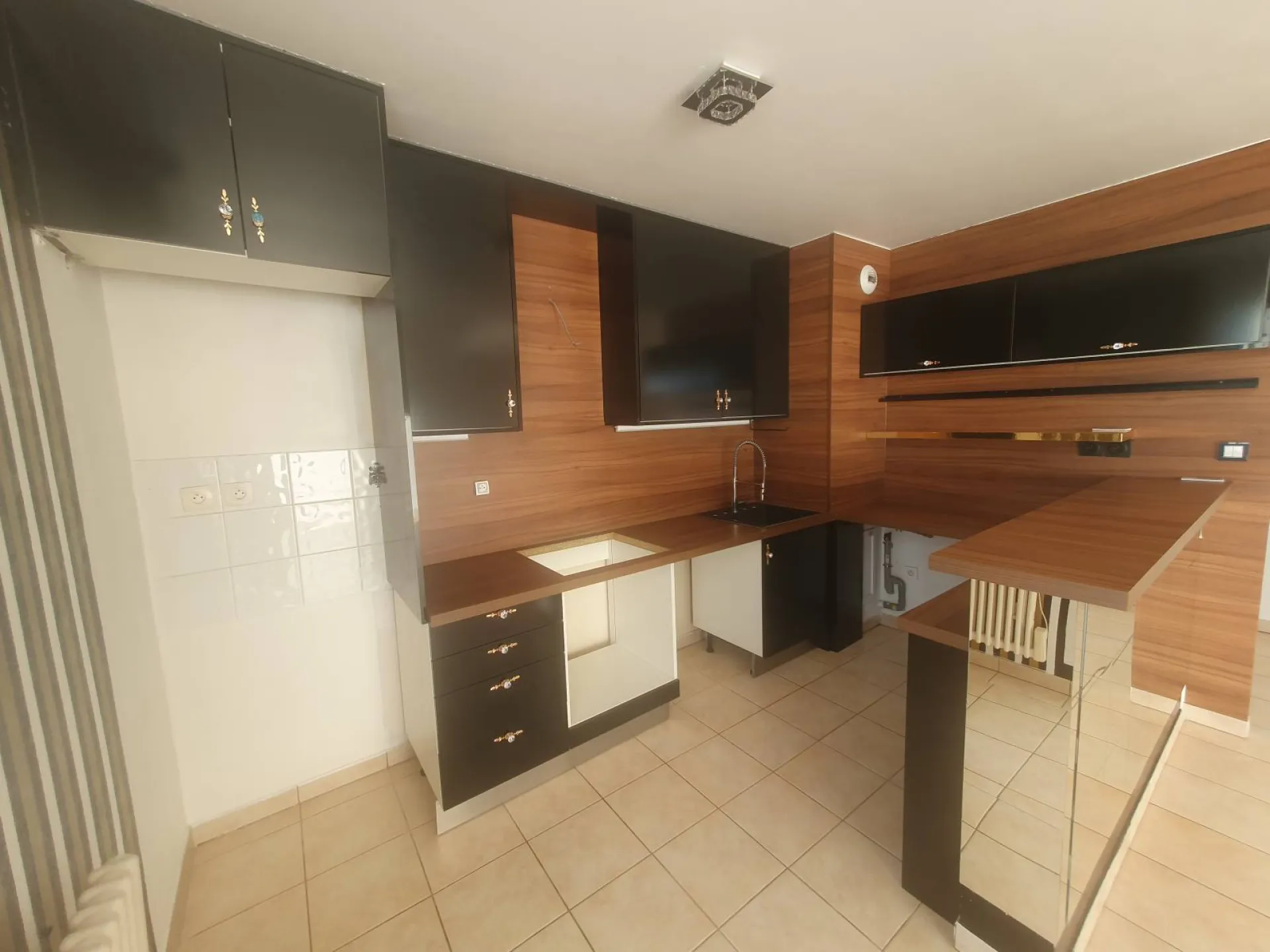 Location duplex 3 chambres dernier étage avec ascenseur, balcon et garage à Bron