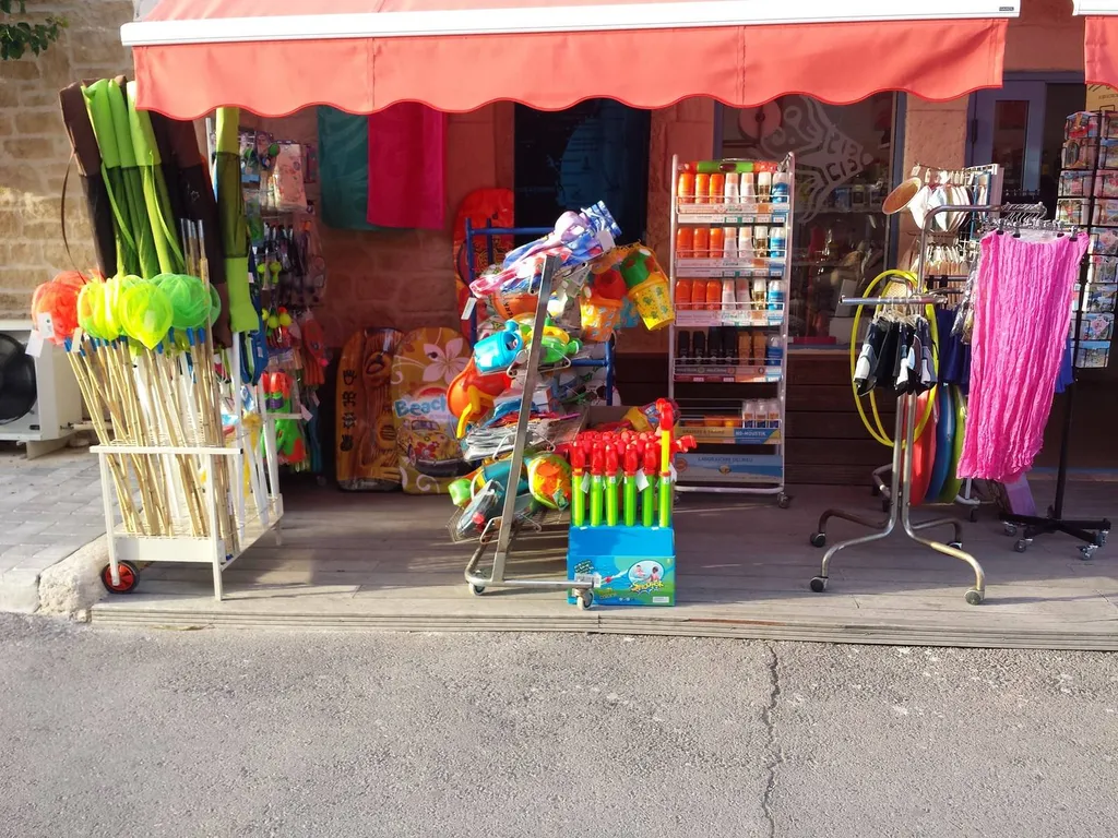 camping et épicerie jeux de plage sur Vias plage