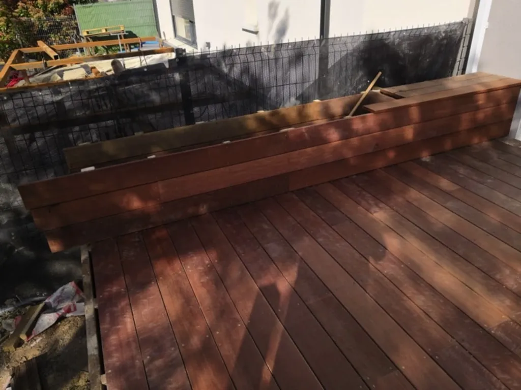 Terrasse sur pilotis en bois exotique Ipé de 30 m²  solidité, sécurité et esthétisme surélevé à Juvignac proche de Montpellier