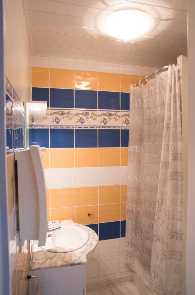 Appartement T2 Cassis dans petit immeuble de l'hypercentre avec balcon vue dégagée 