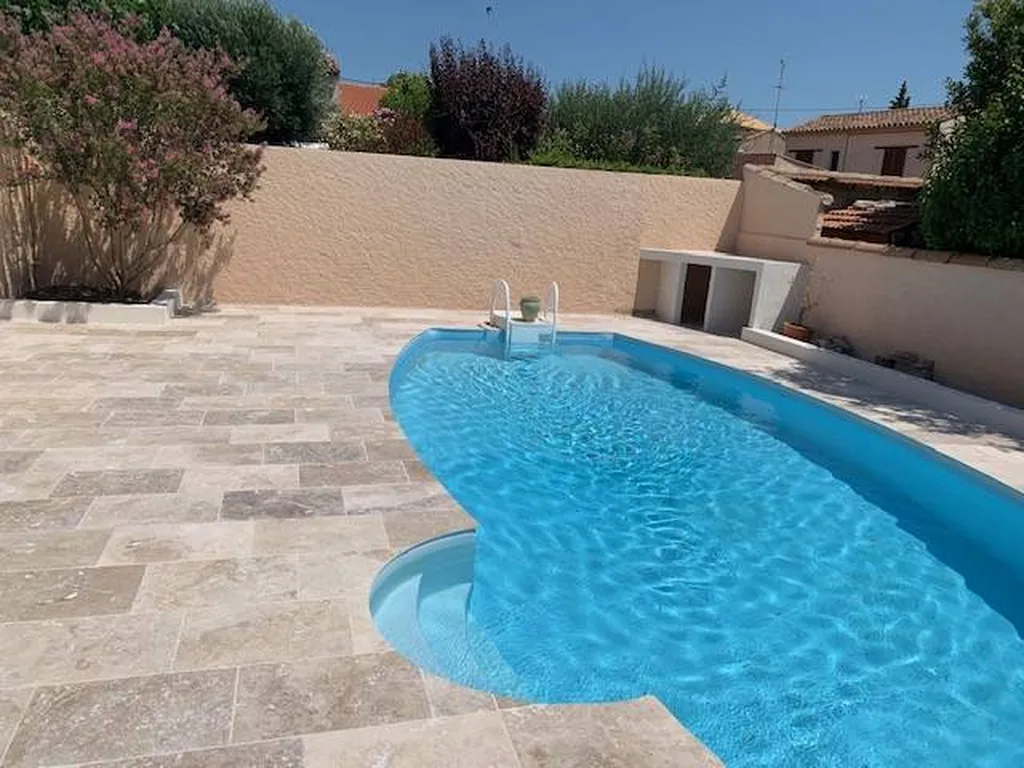 DALLAGES EXTERIEURS TRAVERTIN BEIGE SECOND CHOIX MIX 61 X 40.6 X 1.2 CM 