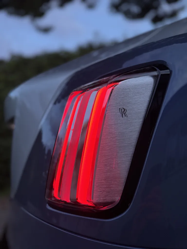 Rolls-Royce Spectre : polissage professionnel & céramique Crystal Serum Ultra – Côte d’Azur