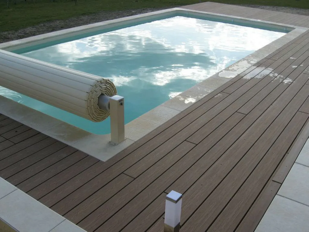 Piscine béton revêtement liner par Aquarev'Piscines à Vinon sur Verdon 83560