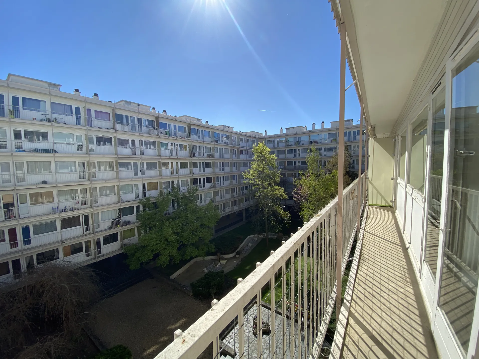 Le Pecq- Appartement de 4 pièces en étage élévé avec ascenseur, lumineux et situé dans une résidence avec gardiens et espaces verts