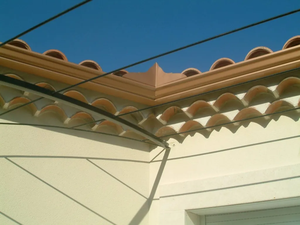 Fabricant de gouttières aluminium à Avignon solution haut de gamme pour toit plat ou en pente