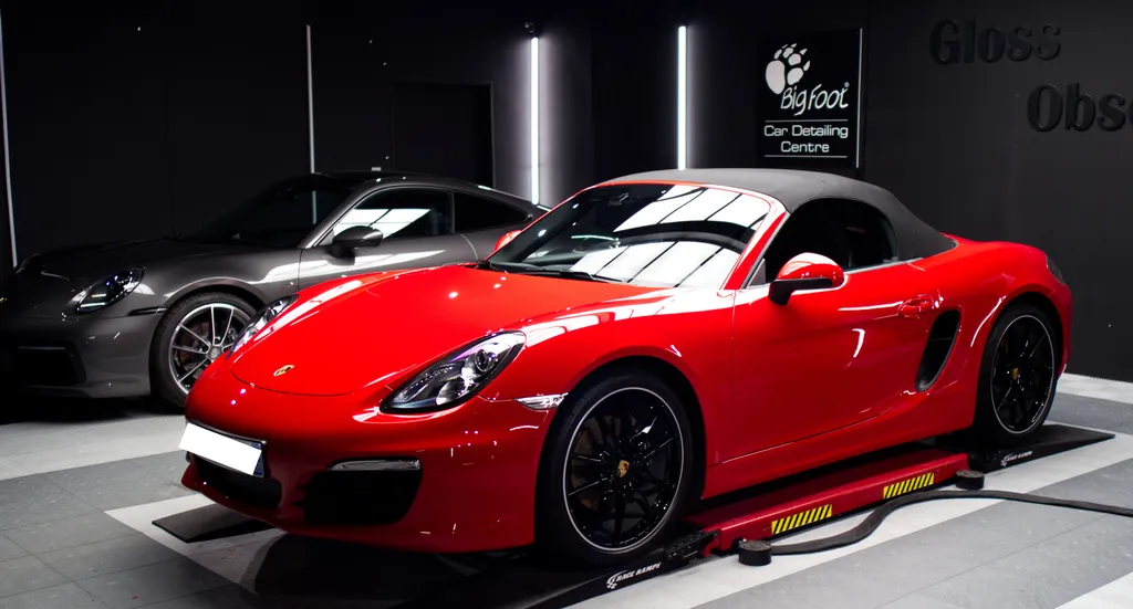 Porsche Boxster rouge protégée par film PPF XPEL à Lorient
