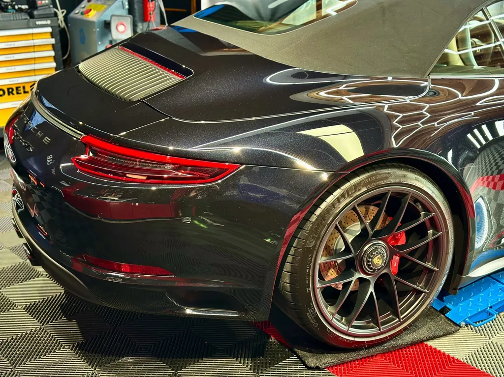 Detailing auto traitement céramique lyon protection carrosserie Porsche 911