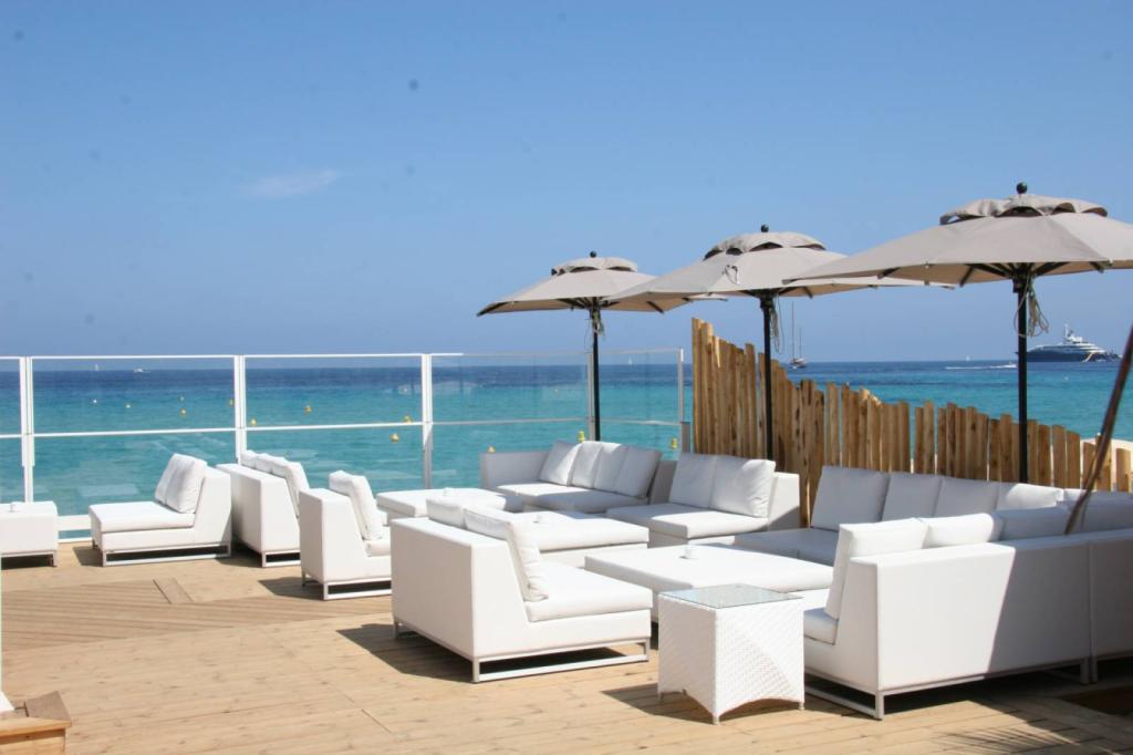 Paravents réglable pour terrasse de restaurant à Saint Tropez