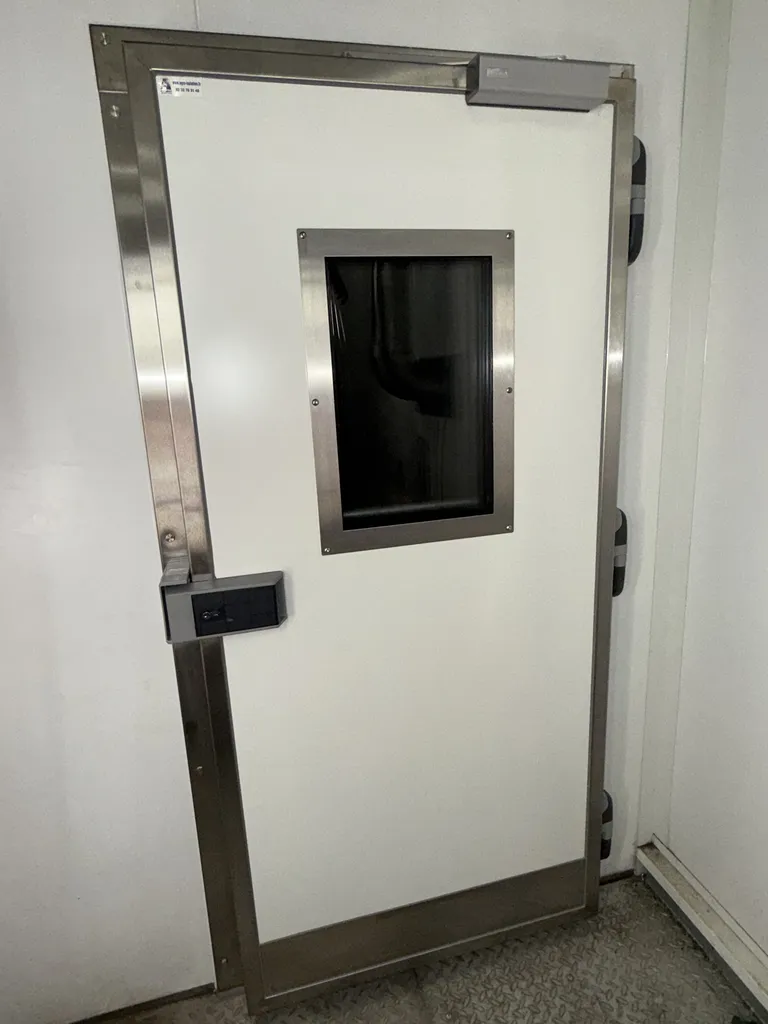 Pose de Porte frigorifique agroalimentaire a Vimoutiers