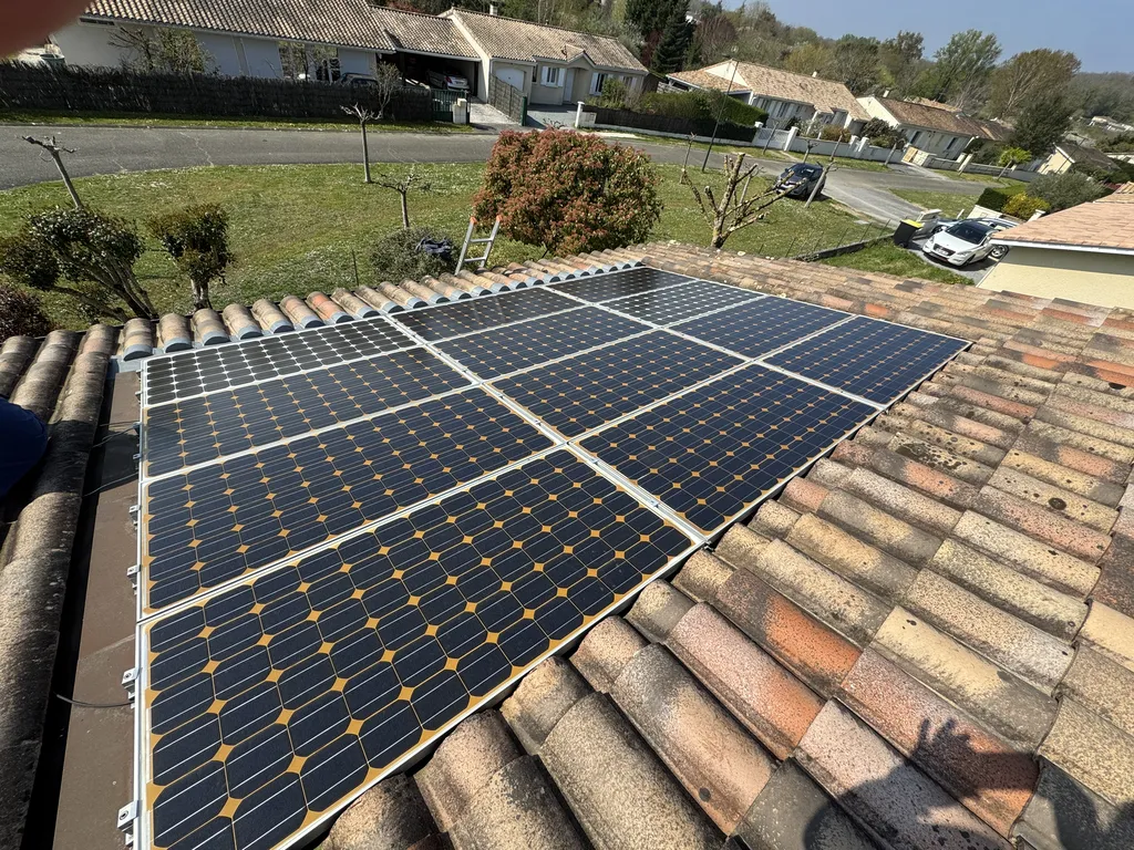 Pose et entretien de panneaux photovoltaïques par ECSR à La Sauve (33670) – installateur RGE en Gironde