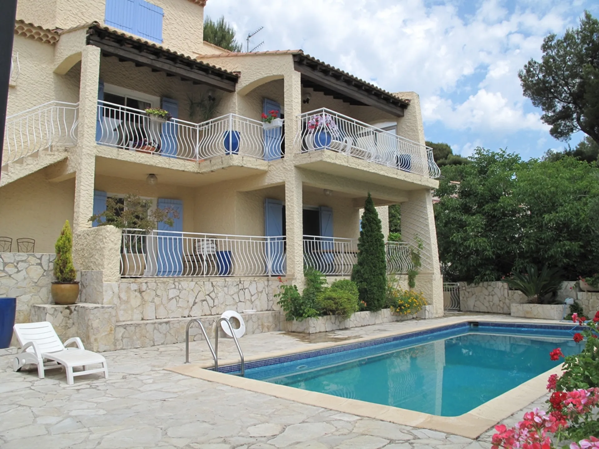 Villa à vendre 5 Cassis en position dominante, terrasse vue Cap Canaille, piscine et appartement indépendant