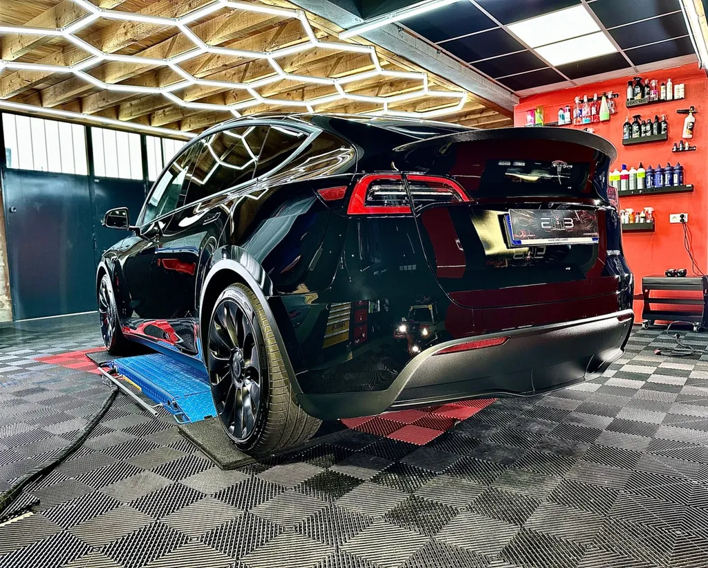 Protection carrosserie PPF Lyon plus traitement céramique carrosserie Tesla model Y Perf 