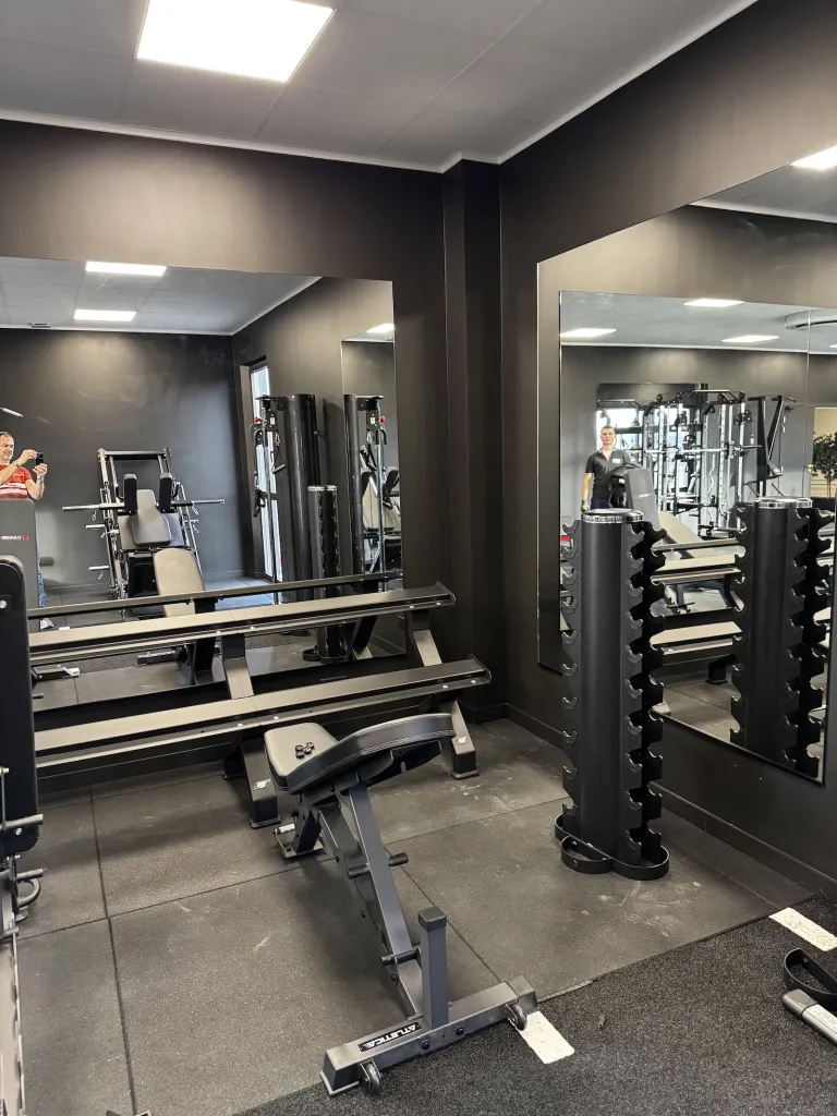 Miroirs pour salle de sport dans une entreprise à Miribel