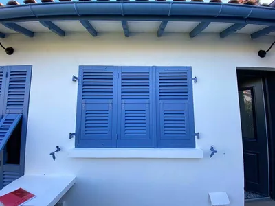 Installation de volets battants bois persiennes sur la commune de Bordeaux en Gironde 