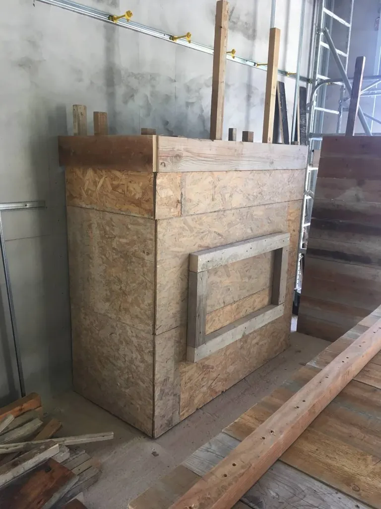 Réalisation d'une cheminée en béton dans une maison neuve à Salon de Provence - coffrage intérieur 