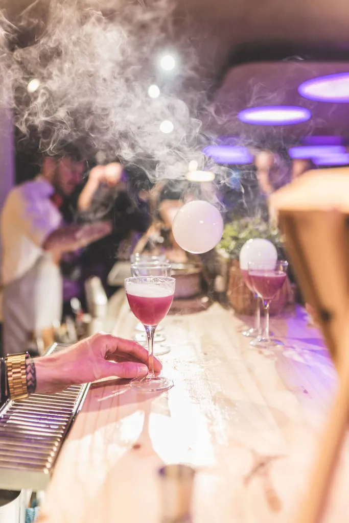service de barman à domicile pour le salon solutrans de Eurexpo à lyon du 21 au 25 novembre 2023