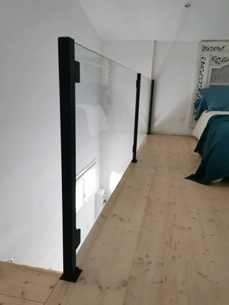 Fabrication et pose de Garde-corps sur mesure en verre à Mimet