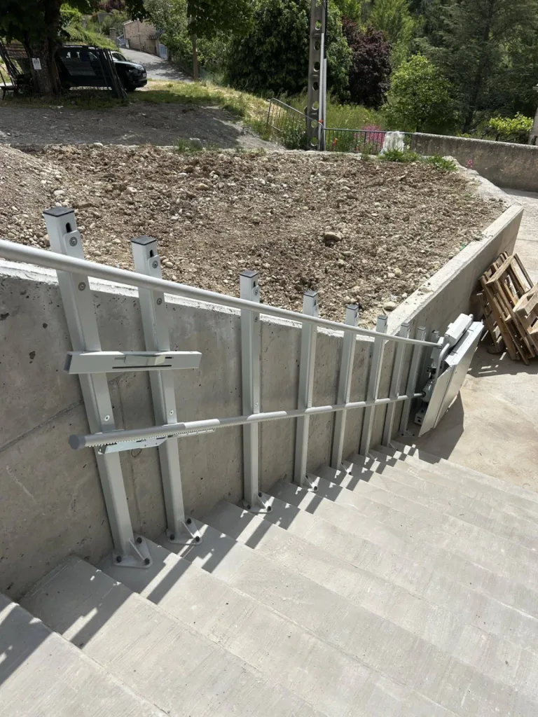 Une fois la plateforme oblique Lehner Delta installée dans cet ERP près de Sisteron