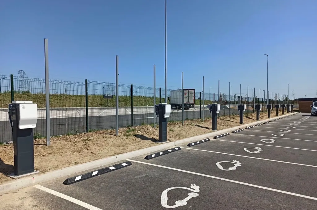 Suivi de proximité et maintenance locale des bornes de recharges électriques pour les entreprise à Bordeaux, Libourne, Aracachon en Gironde 