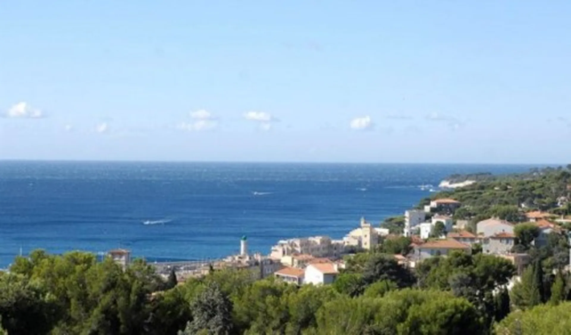 CASSIS VENTE maison proche centre avec vue mer et piscine, prestations haut de gamme