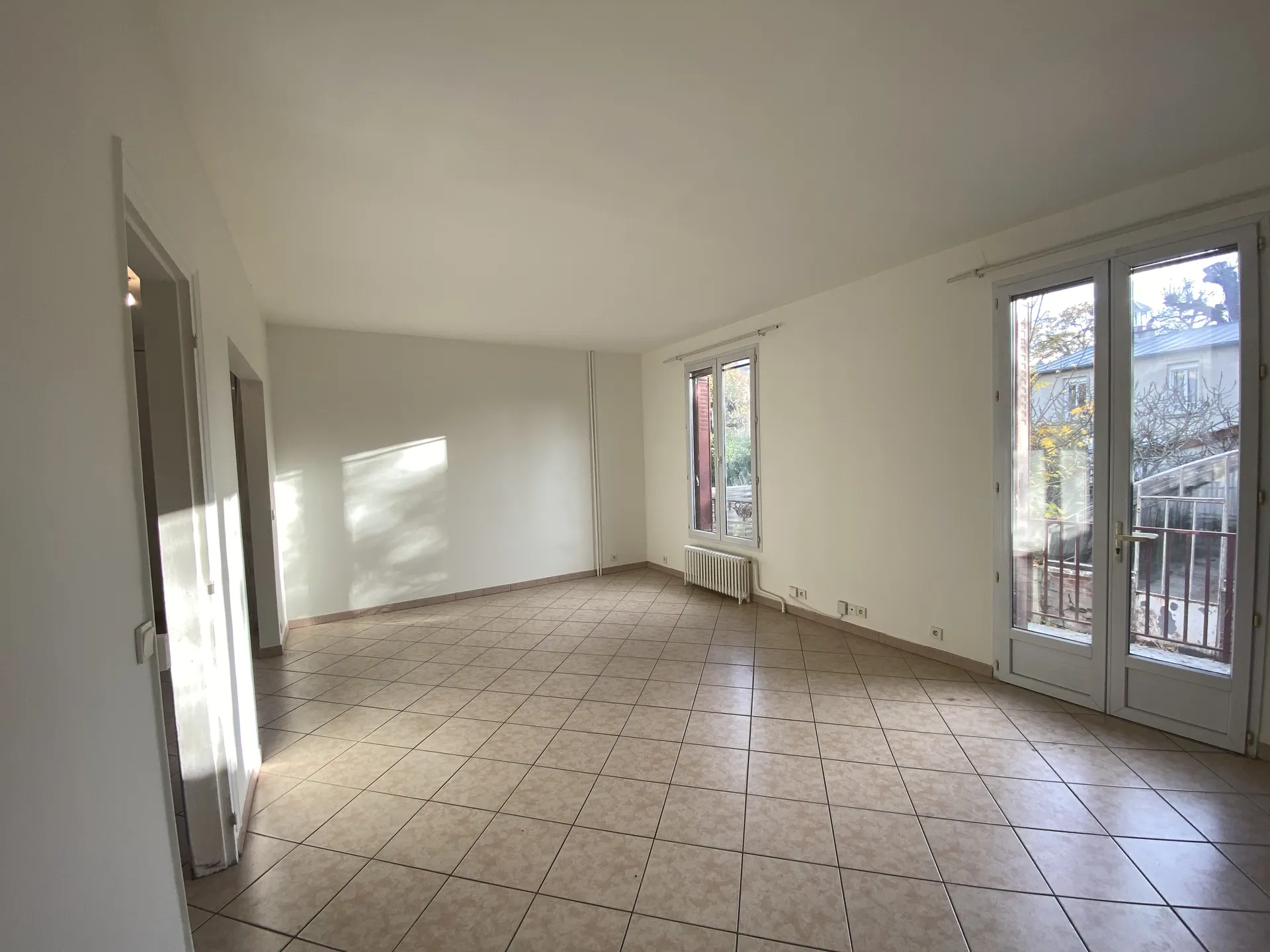 Vue salon maison en location 3 min RER A Le Vesinet Le Pecq