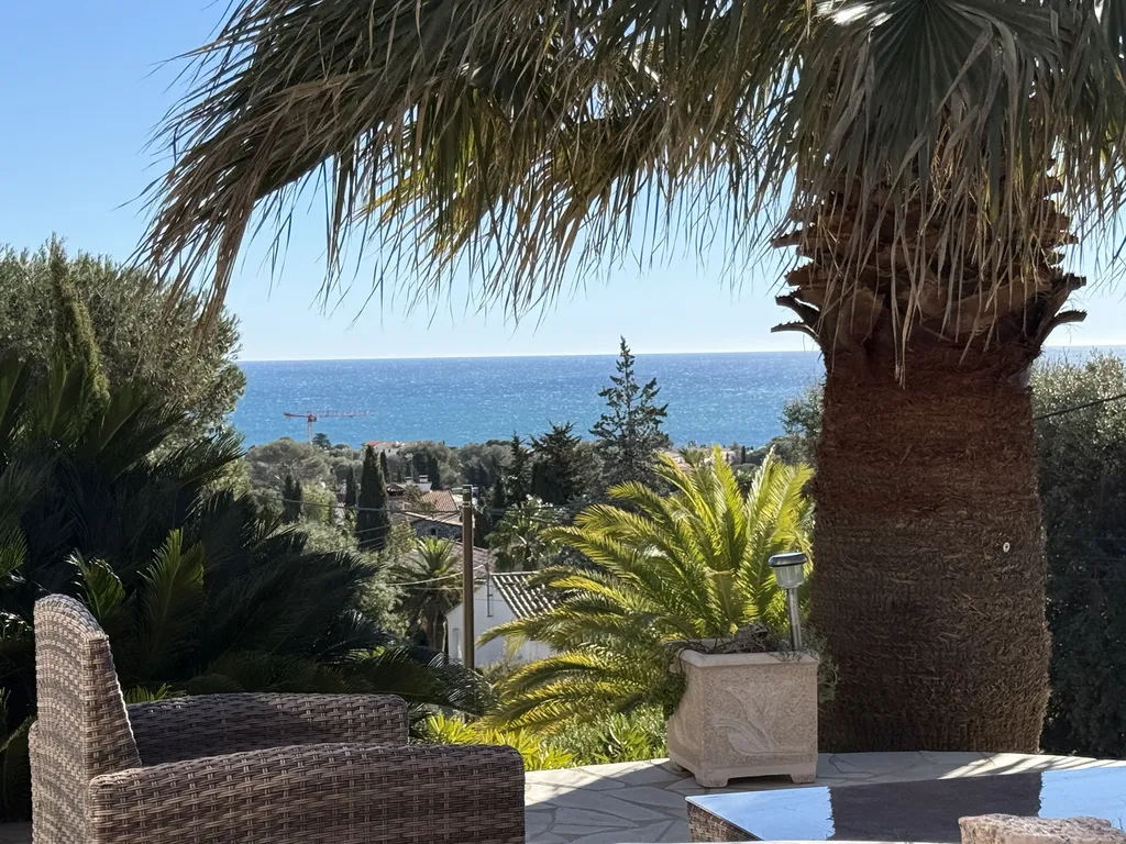 Vente Villa panorama d'exception à Saint-Aygulf : Une villa entre ciel et mer