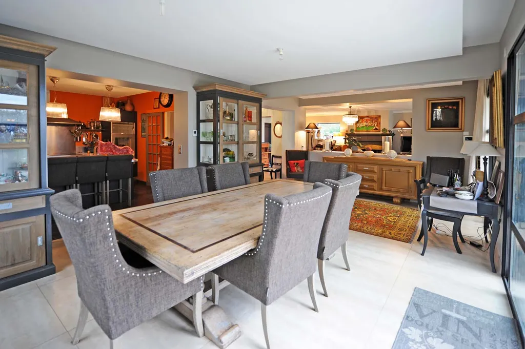 Comtat Venaissin en position dominante, villa contemporaine avec piscine   