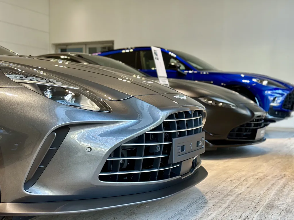 Traitement céramique Aston Martin Vantage DETAILING spécialiste voiture de sport sur Mornant 