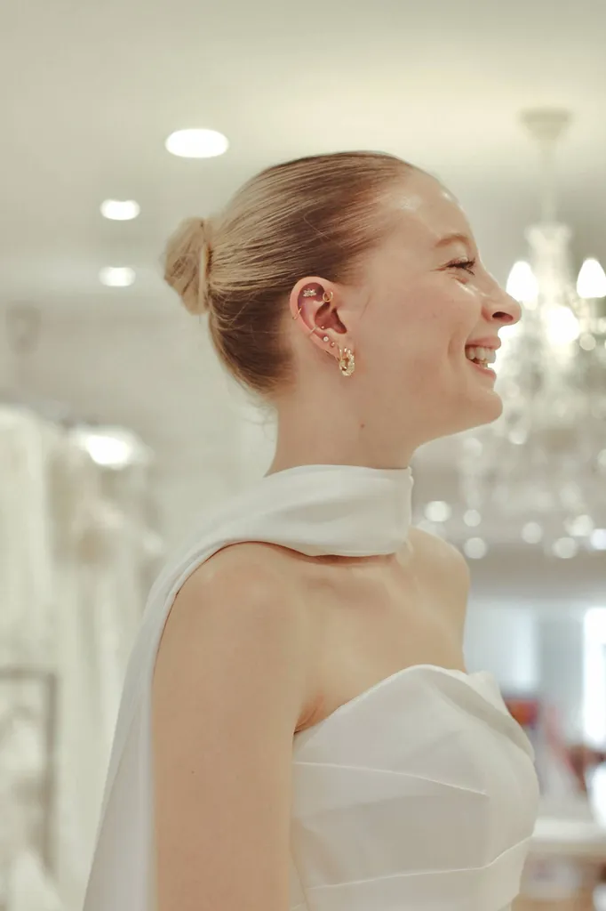 Essayage dune future mariée à Marseille 