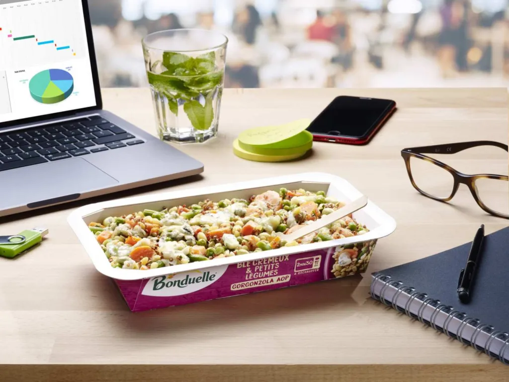 photographe culinaire pour Bonduelle à Lyon ambiance lifestyle de la salade repas au bureau