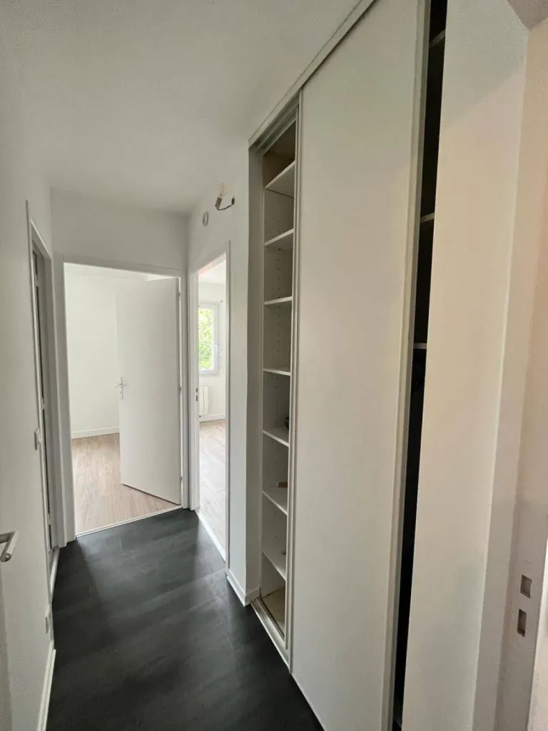 Situé au 1er étage avec ascenseur