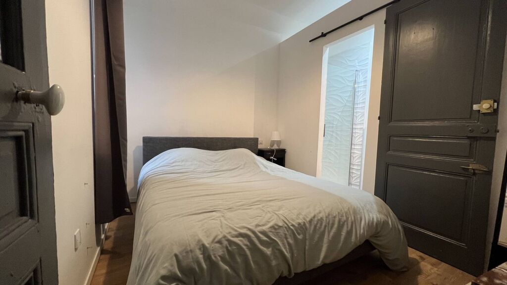 A vendre Immeuble belle époque du XVIIIème siècle, rénové entièrement d'environ 320m² en plein cœur du Tréport 76470. Composé d'un grand espace de vie en RDC et de 6 appartements