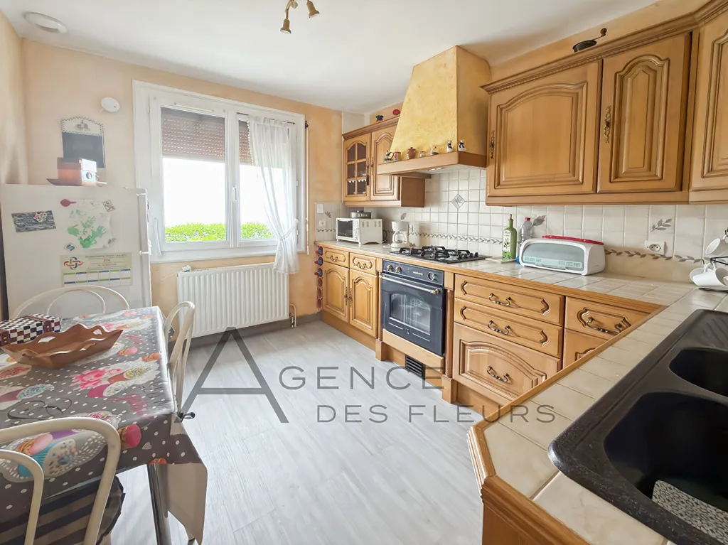 À vendre maison d'environ 70 m² sur un terrain de 645 m² située à OISSEL 76350