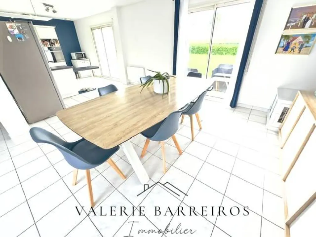 A saisir pavillon contemporain de 125 m² édifiée sur 1211 m² de terrain sur la commune de LA SAUSSAYE 27370