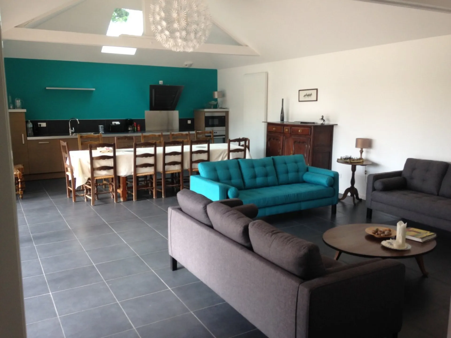 Centre équestre au coeur de la Normandie avec 20 boxes et une habitation de 150m² sur environ 6 hectares de terrain, 76.