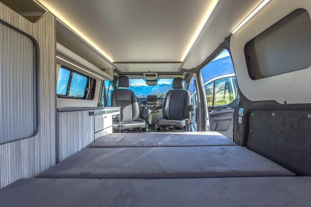 Entreprise spécialisée en aménagement intérieur sur-mesure d'un Ford Transit Custom L2H1 à Lyon et dans le Rhône