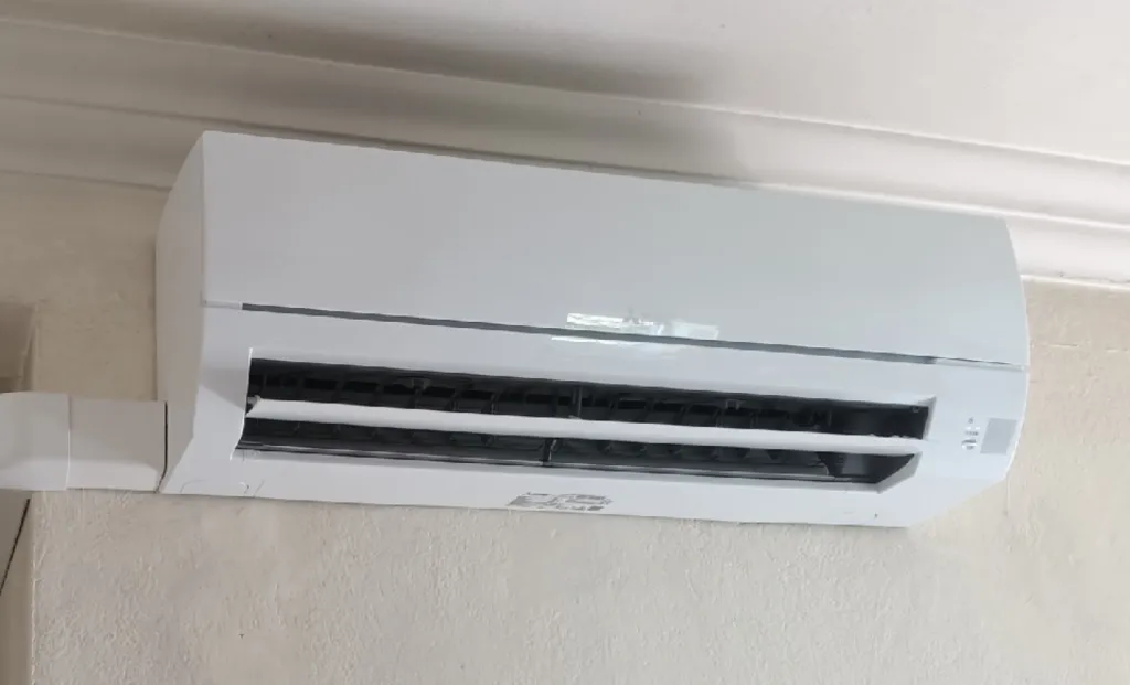 Climatisation Mitsubishi HR35 installée dans un appartement à Fréjus